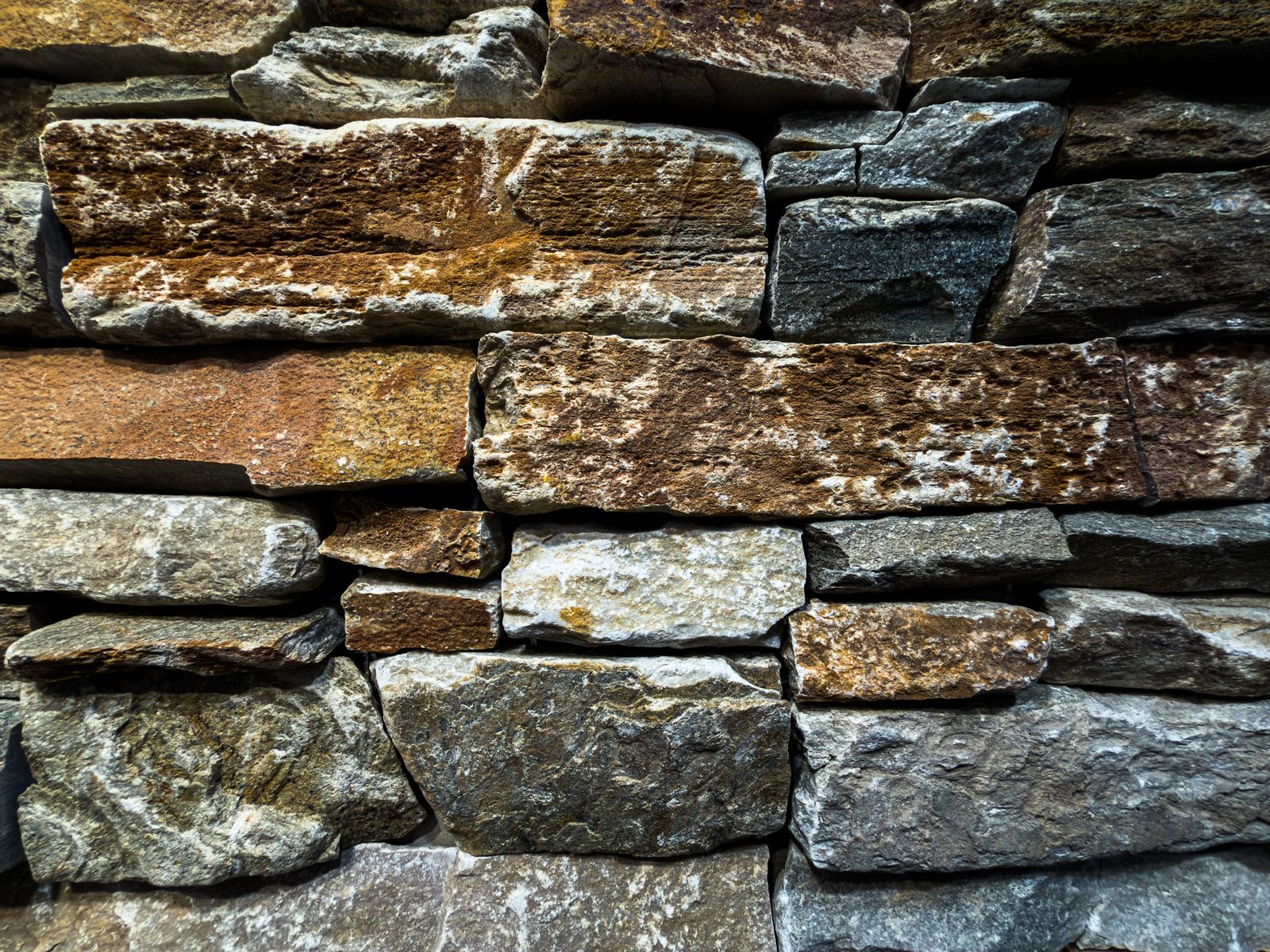 Stacked natural stone retaining wall blocks in Los Angeles